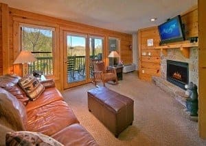 The charming living room of one of our Pigeon Forge cabins near Dollywood.