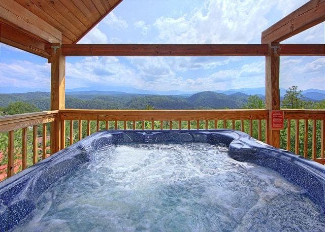 Hot tub on the deck of A Smokin' View cabin.
